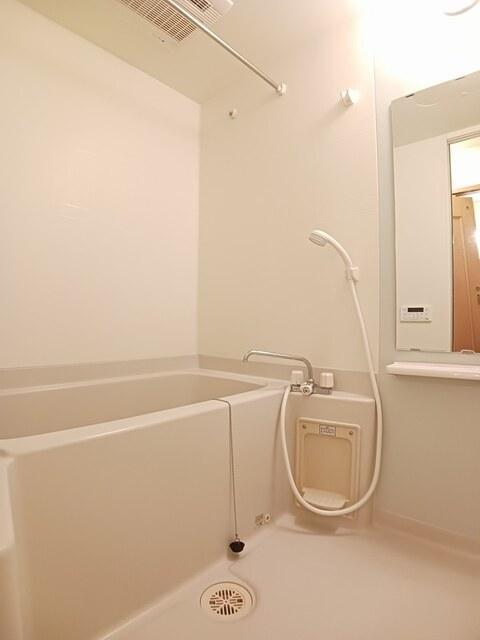 バス・シャワールーム　広いバスルームで快適です！