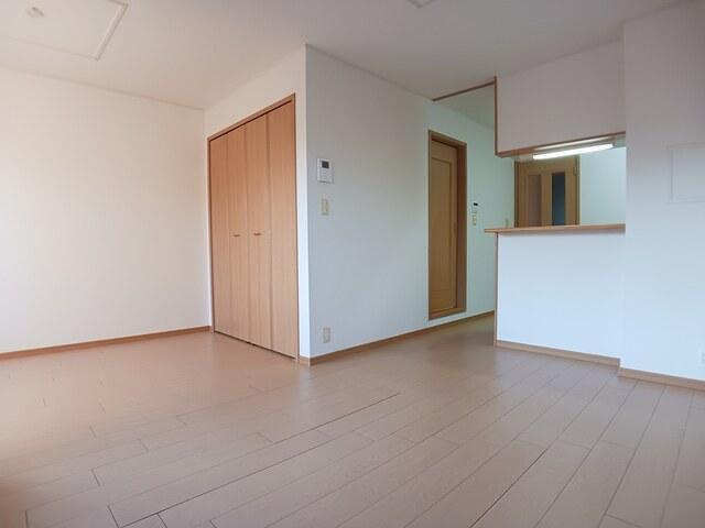 居室・リビング　明るいフローリングフロアです♪