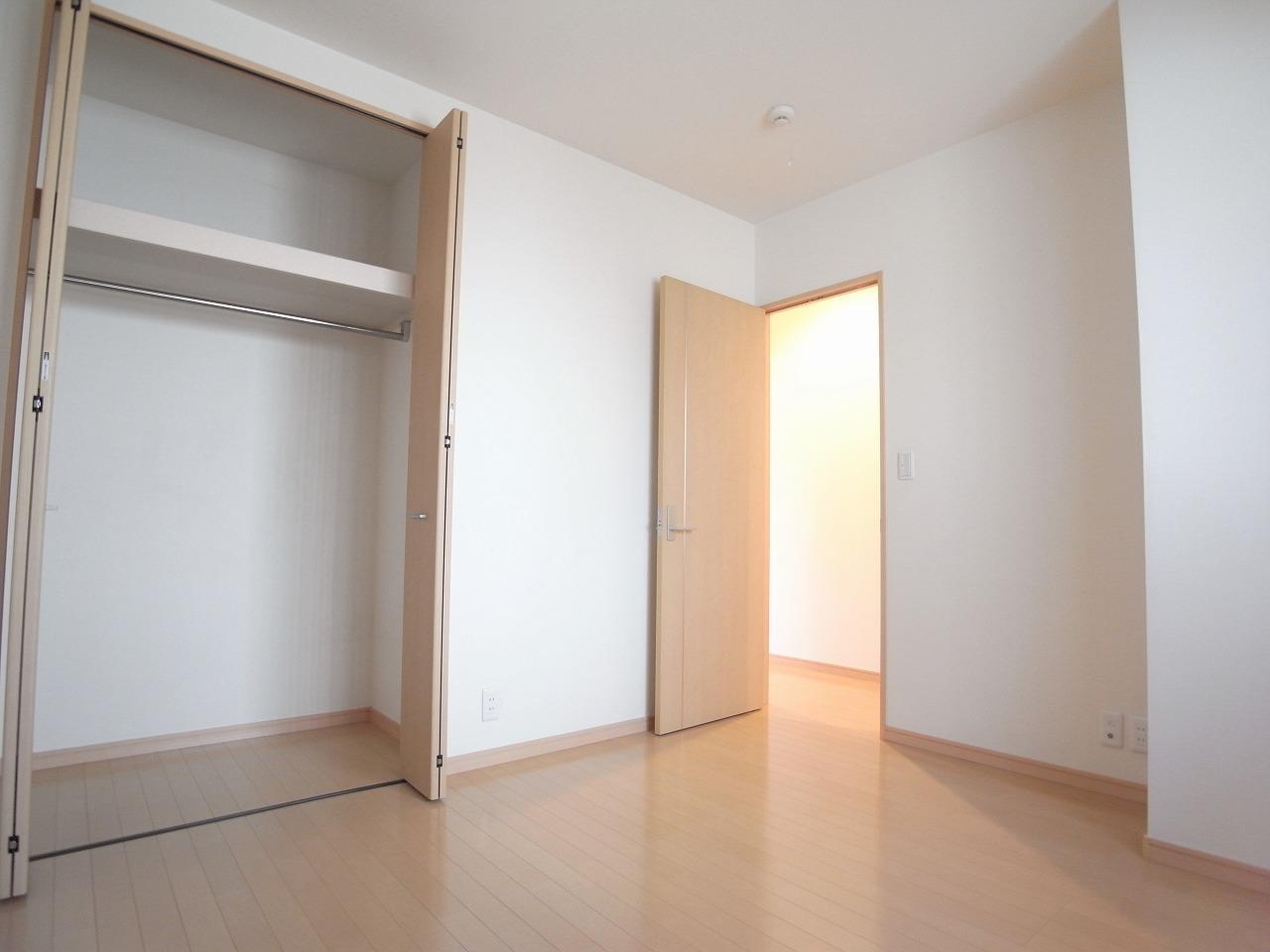 玄関　ベッドルーム