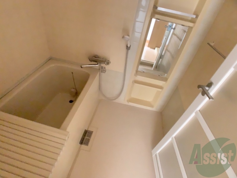 バス・シャワールーム　バスルームはこちらです。広々としてゆったり休めます。