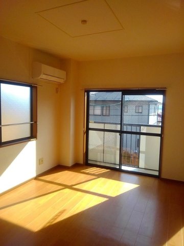 居室・リビング　使いやすい居間です