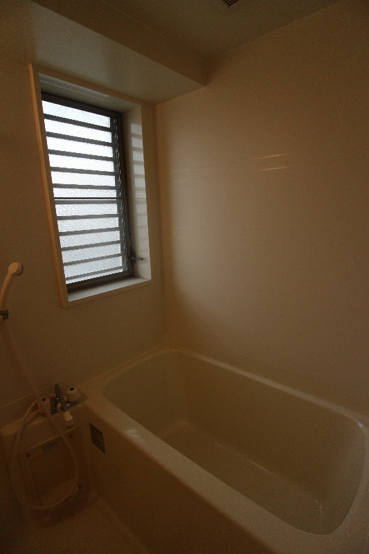 バス・シャワールーム　同じ物件の別号室の写真です。ご参考下さい。