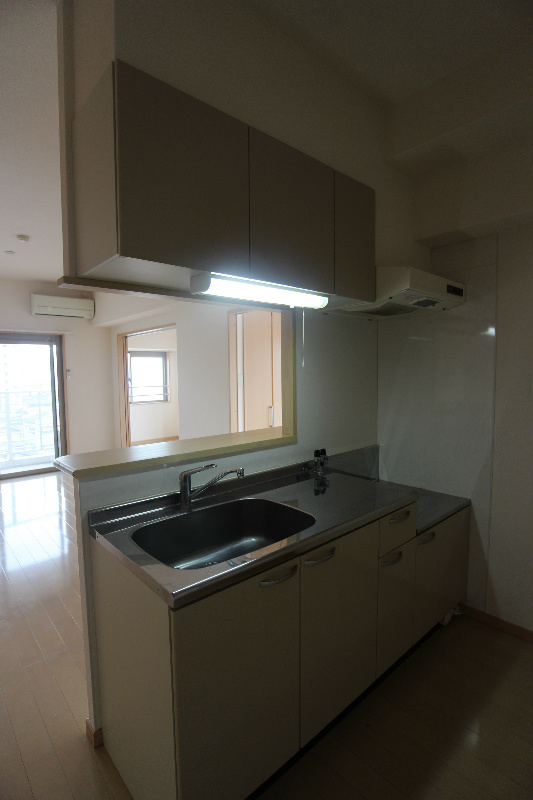 キッチン　同じ物件の別号室の写真です。ご参考下さい。