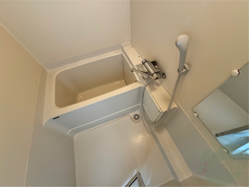 バス・シャワールーム　お風呂になります。一日の疲れを癒してくださいね。