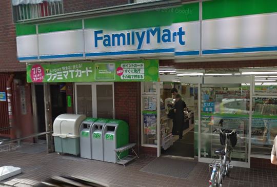 コンビニ　ファミリーマート 目黒青葉台三丁目店（コンビニ）まで215m