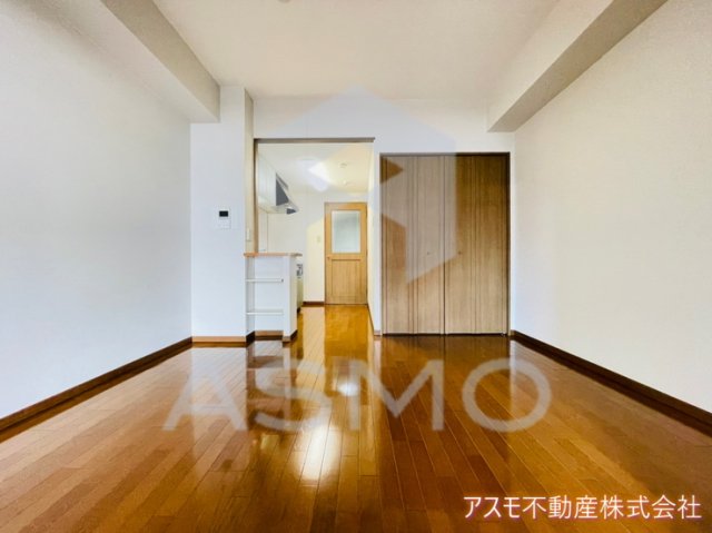居室・リビング　同マンション参考写真