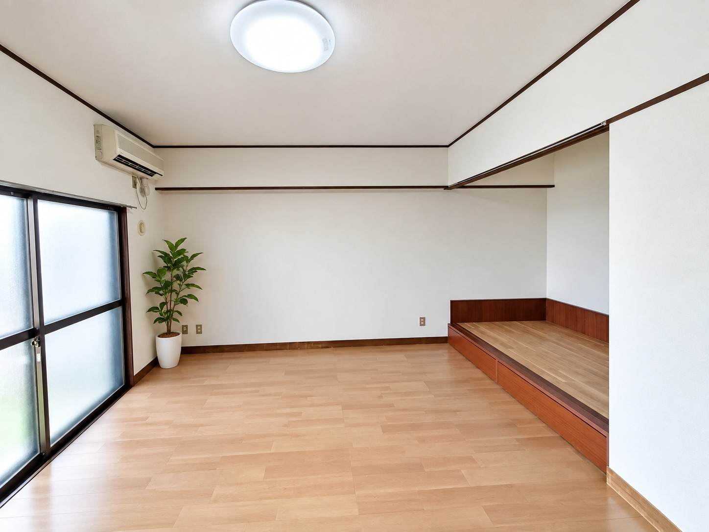 若葉フルーツマンションの居間写真