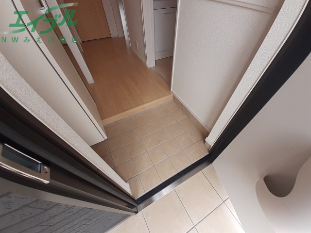 玄関　同タイプ別部屋参考写真です