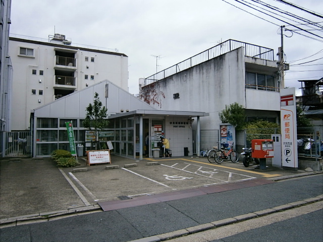 郵便局　伏見西浦郵便局（郵便局）まで400m