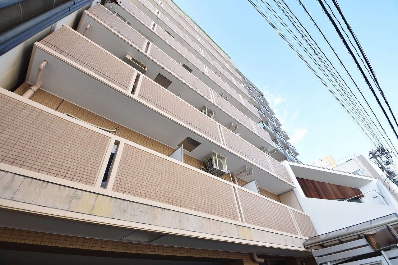 建物外観　エントランス、家主様が綺麗にされてます。