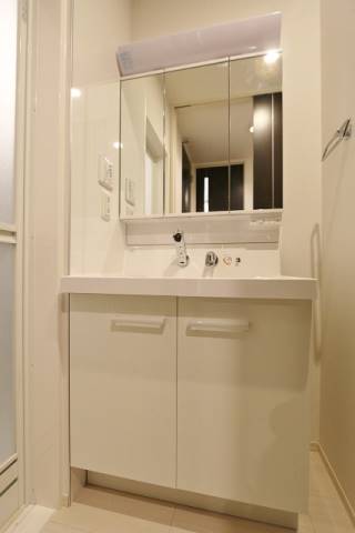 洗面設備　朝の身支度に活躍します