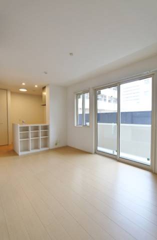 居室・リビング　家具の配置に困らないリビングですね