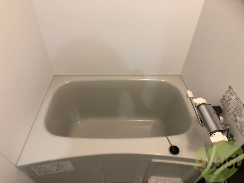 バス・シャワールーム　浴室乾燥機があるので、天候に関係無く洗濯物が干せますね