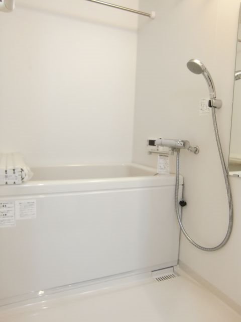 バス・シャワールーム　ゆったり過ごせるお風呂です。