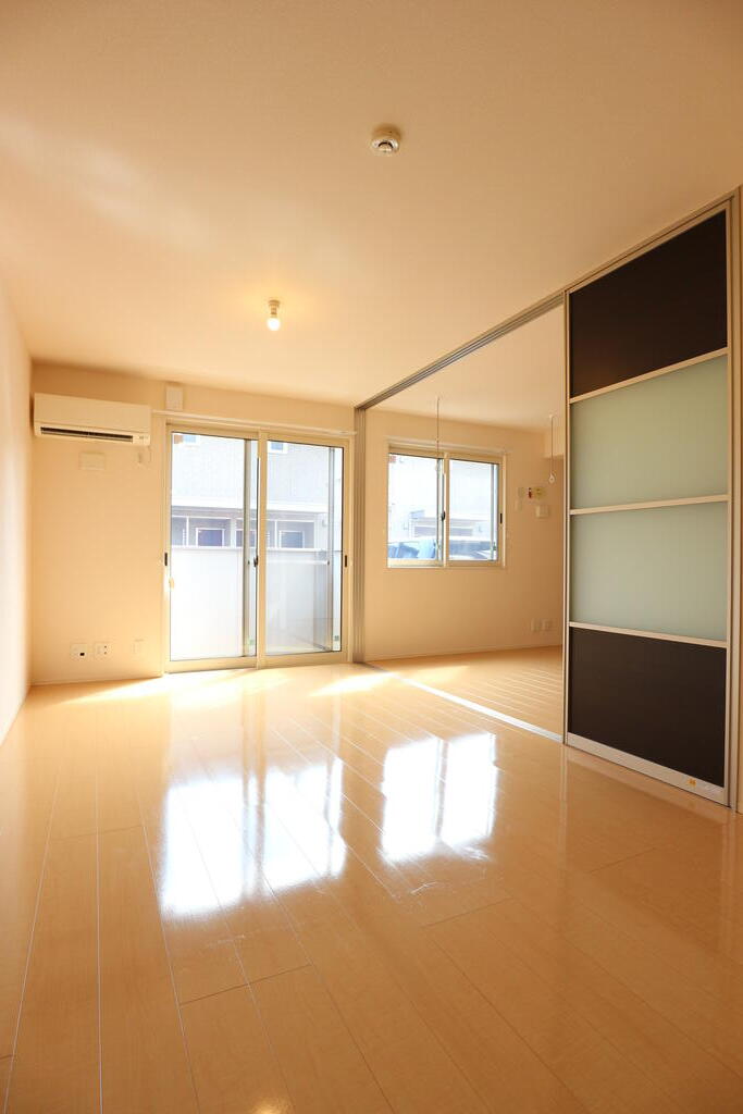 居室・リビング　※他号室参考写真