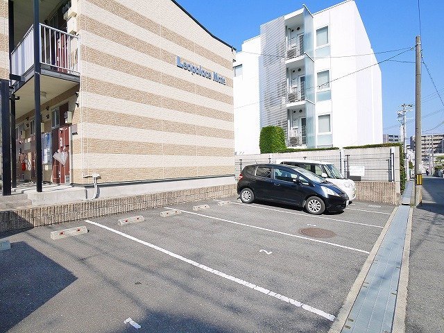 駐車場　敷地内に駐車場ございますが空情報はご確認お願い致します