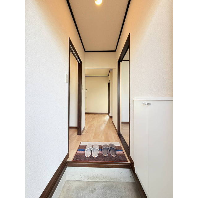 玄関　玄関から室内が見えにくい間取りプランです