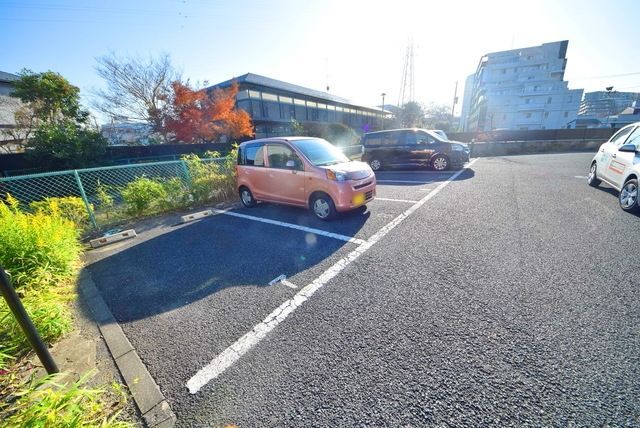 駐車場　タウンハウジング府中店まで