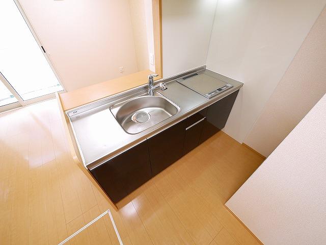 キッチン　コンパクトなキッチンで掃除もラクラク