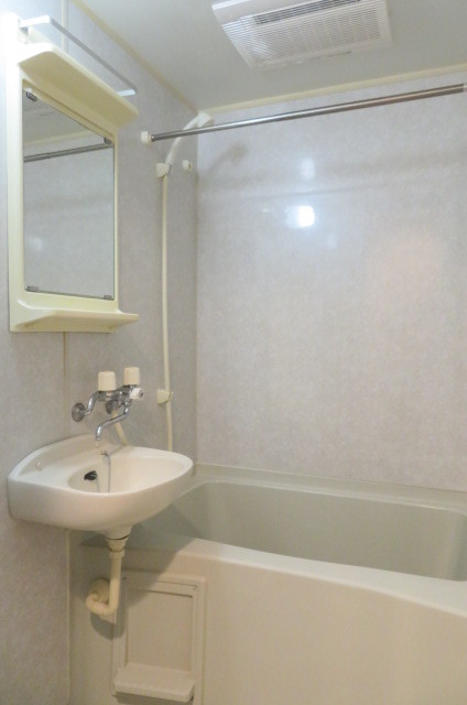 バス・シャワールーム　日々の暮らしに欠かせないお風呂です