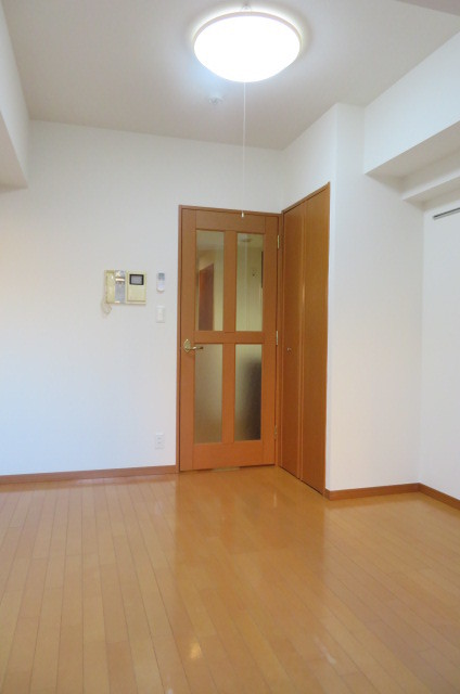 その他部屋・スペース　落ち着いた色調の寝室です