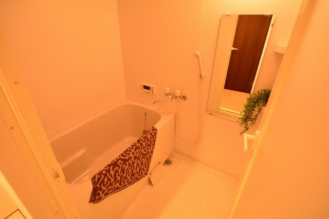 バス・シャワールーム　浴室乾燥・追い炊き機能付きで便利☆