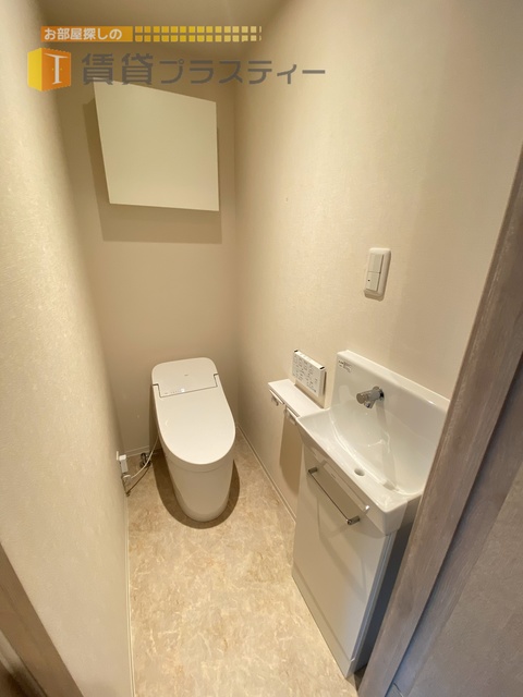 トイレ　温水洗浄便座付き。