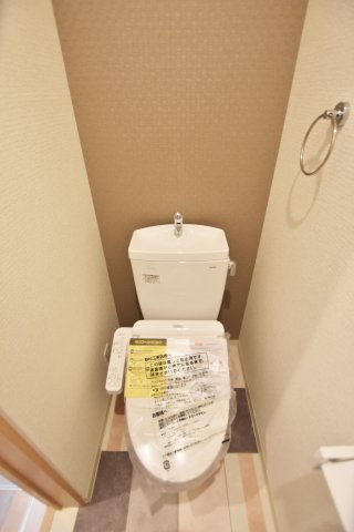 トイレ　同物件、別号室の参考写真です。