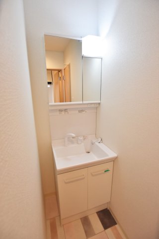 洗面設備　同物件、別号室の参考写真です。