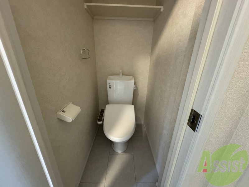 トイレ　トイレはウォシュレット機能付きです。安心して使用できますね。