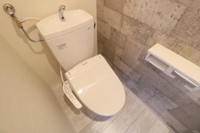 トイレ　トイレ、ウォシュレット付き