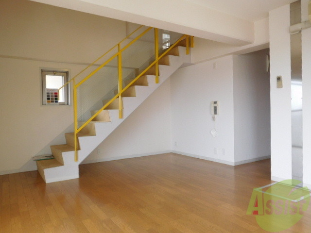 居室・リビング　メゾネットでお洒落なリビングです