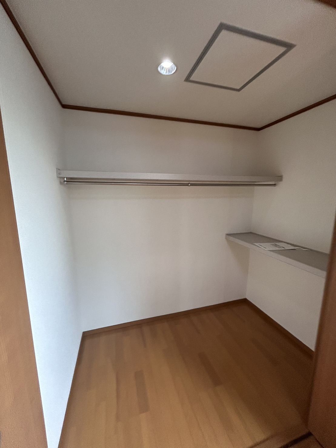 収納　収納たっぷり棚付きクローゼット
