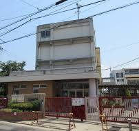 小学校　堺市立浜寺小学校（小学校）まで555m