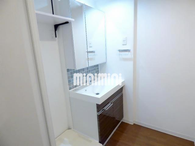 洗面設備　独立洗面台付き、脱衣所スペースも広々しています