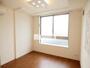 居室・リビング　照明付きのお部屋です