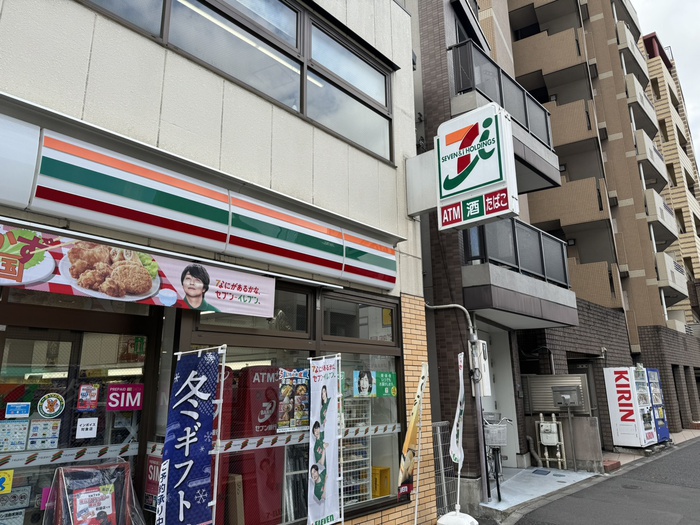 コンビニ　セブンイレブン（コンビニ）まで240m