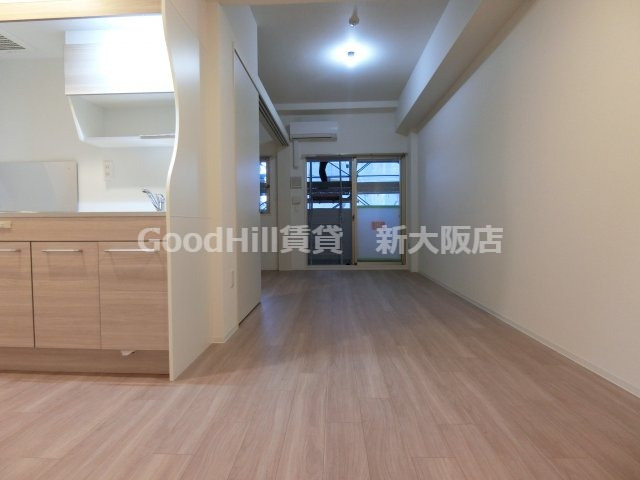 居室・リビング　セレニテ西中島アリア弐番館