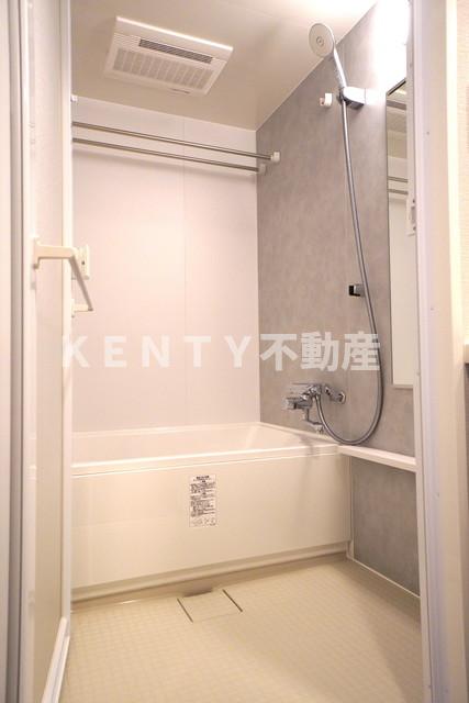 バス・シャワールーム　コンパクトで使いやすいお風呂です