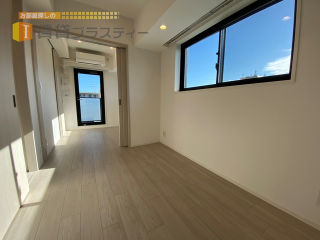 居室・リビング　清潔感のあるお部屋です。