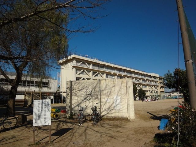 小学校　松戸市立寒風台小学校（小学校）まで723m