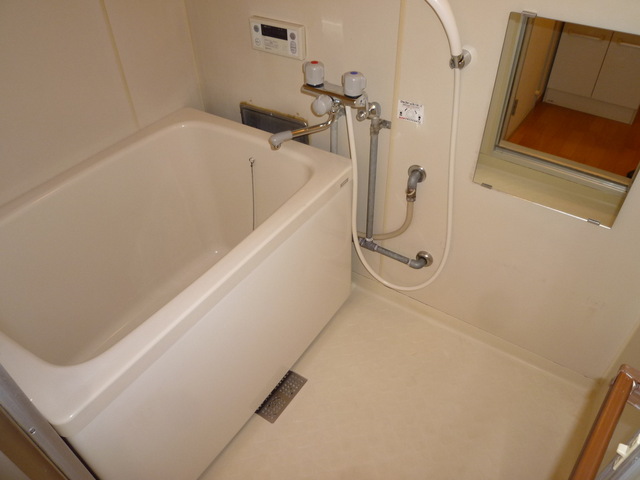 バス・シャワールーム　浴室・追い焚き付