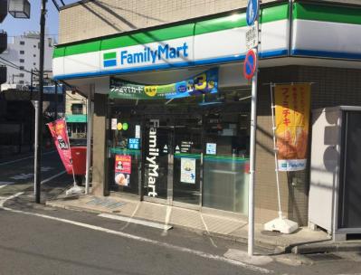 コンビニ　ファミリーマート四谷若葉店（コンビニ）まで273m