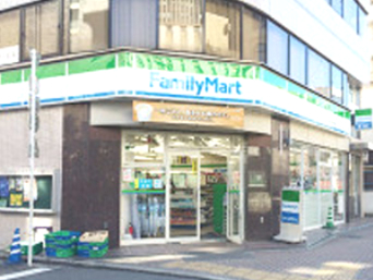 コンビニ　ファミリーマート 早稲田大学店（コンビニ）まで216m