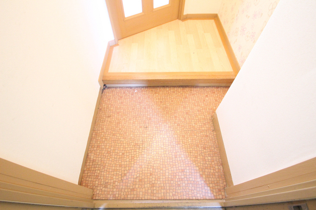 玄関　※別室の参考写真の為、現況優先です。