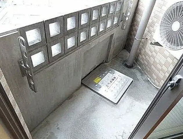 バルコニー　別部屋の写真を使用しております。