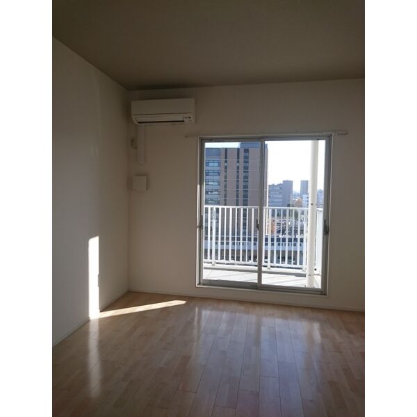 居室・リビング　同物件の別部屋になります。