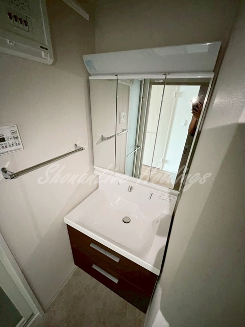 洗面設備　三面鏡洗面台♪