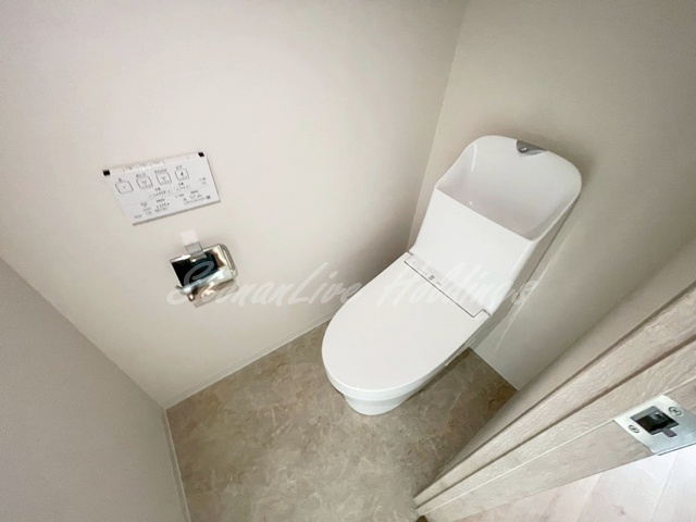 トイレ　温水洗浄便座付き♪