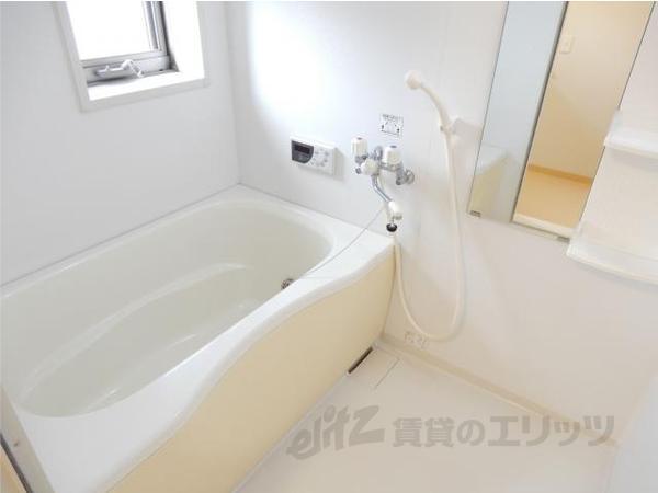 バス・シャワールーム　画像は反転タイプの部屋のものです。